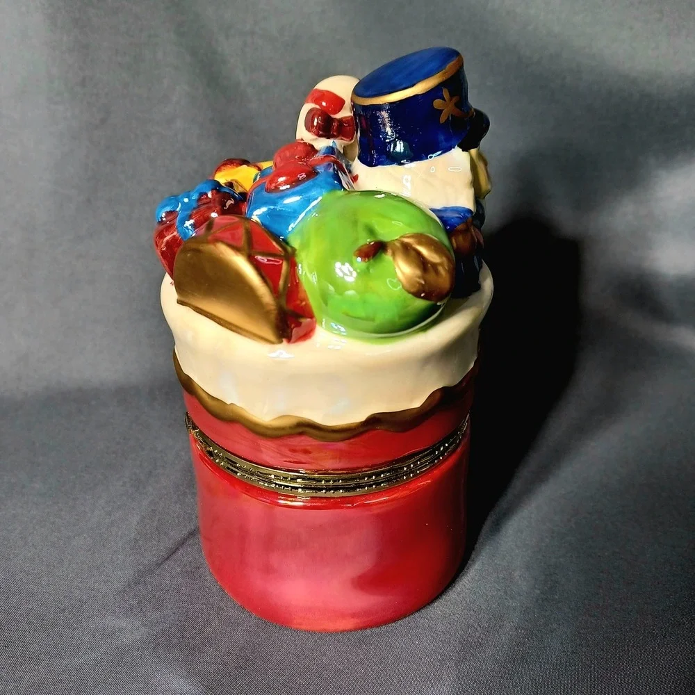 Cracker Barrel Mr. Christmas Red Stocking Porcelain‎ Hinged Animated Music Box